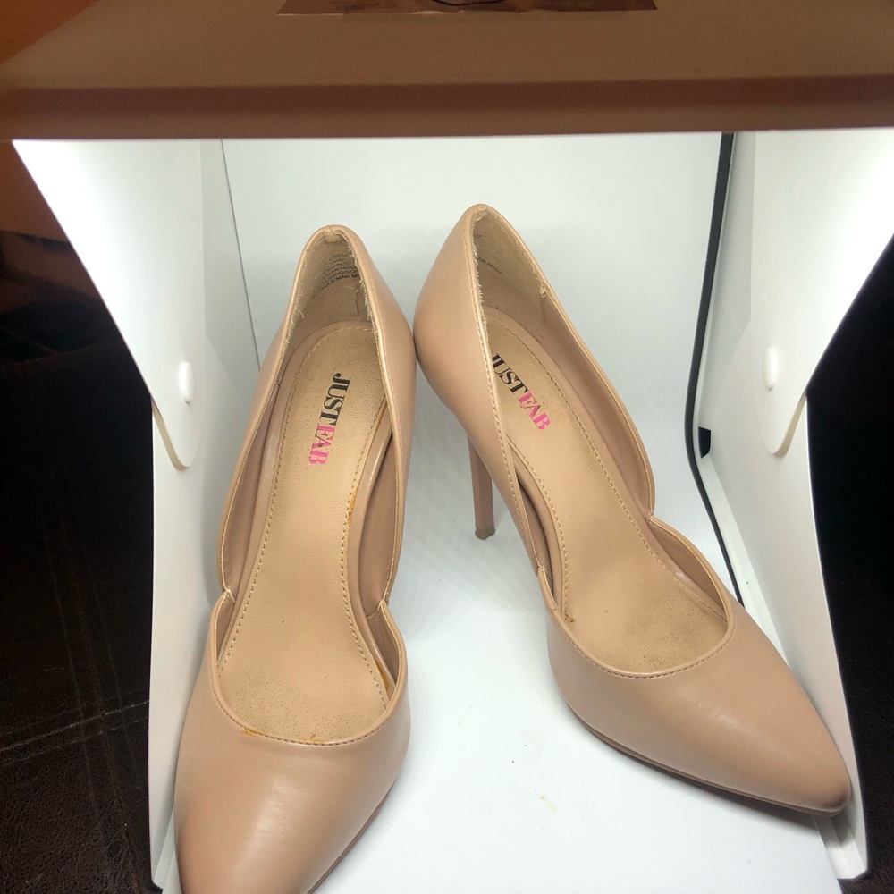 Ladies Tan Heels - Picture 2 of 3